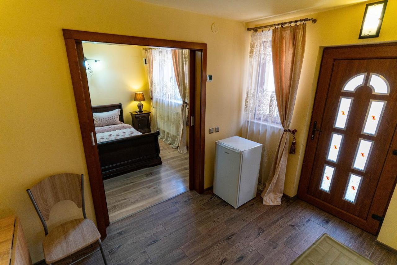 La Bebe 1 Bed Hotel Hunedoara Luaran gambar