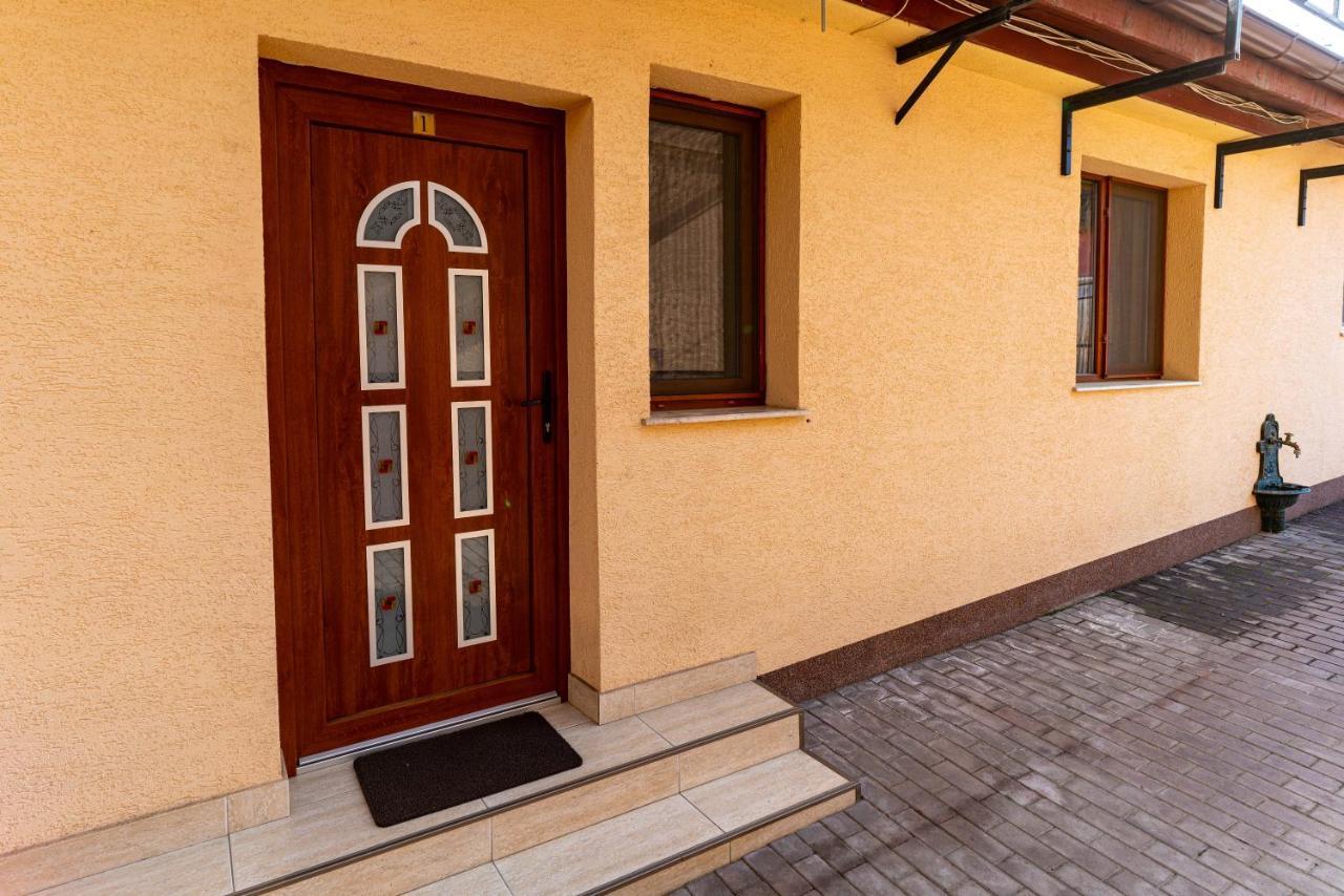 La Bebe 1 Bed Hotel Hunedoara Luaran gambar